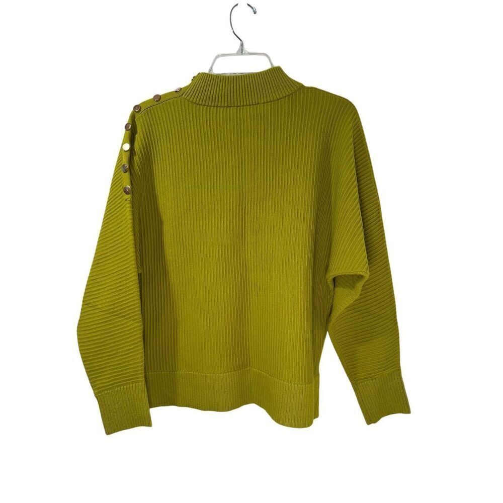 T Tahari women’s green raglan sleeve mock sweater gold accents size M #45-1871 - Picture 7 of 7